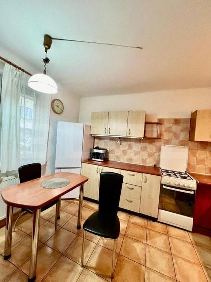 Apartament cu 2 camere semidecomandat, mobilat în Semicentral