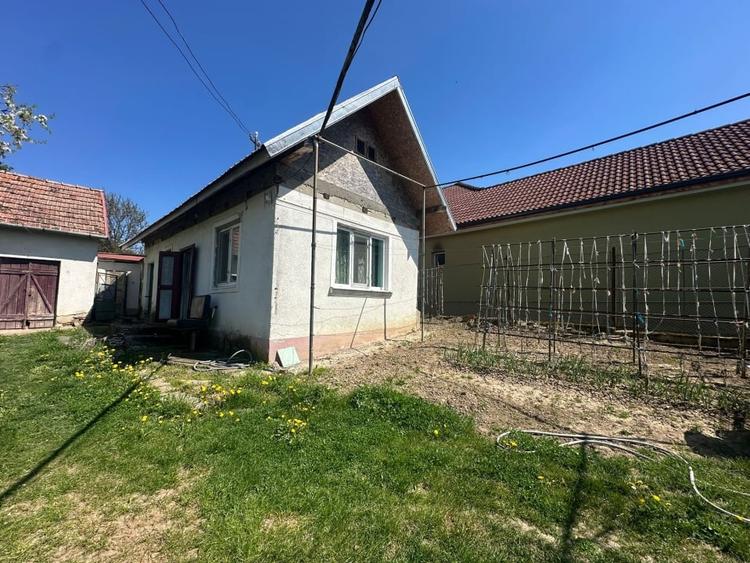Casă individuală cu 4 camere cu Canalizare în Bucerdea Grânoasă