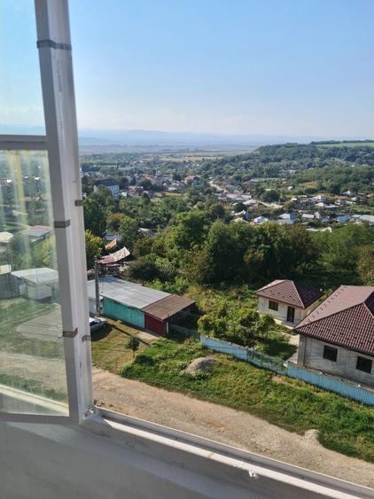 Apartament cu 3 camere decomandat în Buhuși