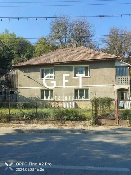 Casă cu 5 camere cu Teren 7700 Mp în Central