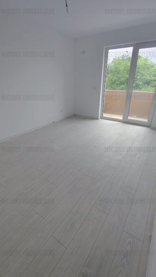 Apartament cu 3 camere nedecomandat în Giroc