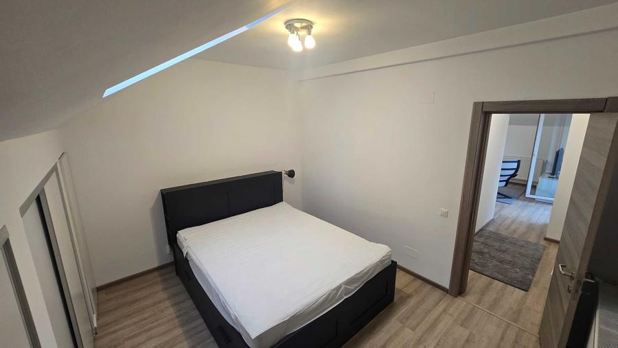 Apartament cu 3 camere decomandat în Barbu Văcărescu