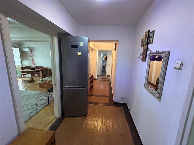 Apartament cu 4 camere decomandat în Central