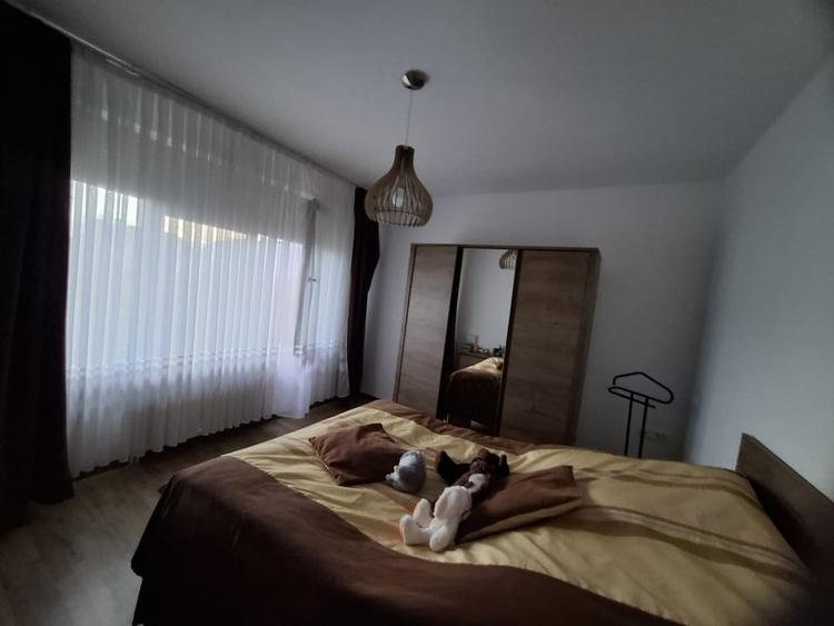 Casă individuală cu 6 camere cu Canalizare în Sânandrei
