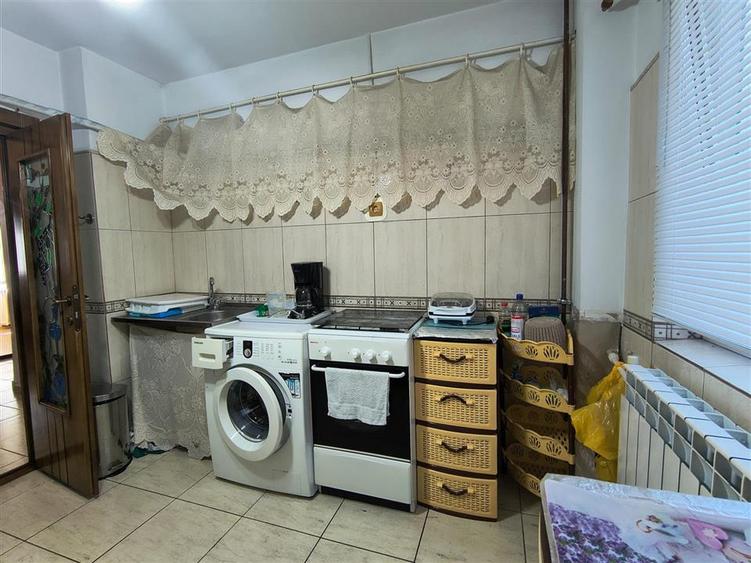 Apartament cu 4 camere decomandat în Inel II