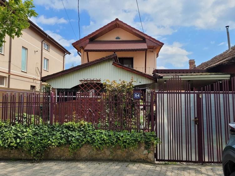 Casă cu 4 camere în Central