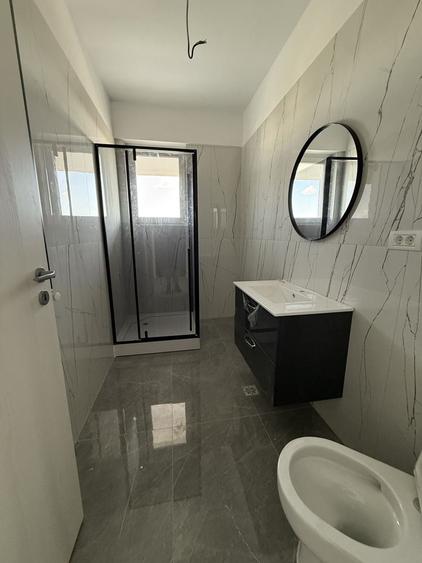 Apartament cu 3 camere decomandat în Roșu