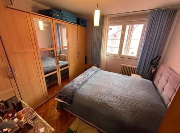 Apartament cu 3 camere semidecomandat, mobilat în Titan