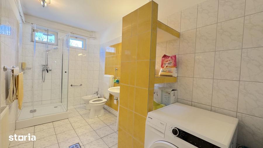Casă cu 10 camere cu Teren 990 Mp în Sălaj