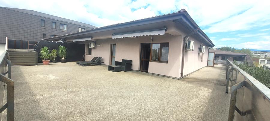 Penthouse cu 3 camere decomandat în Titan