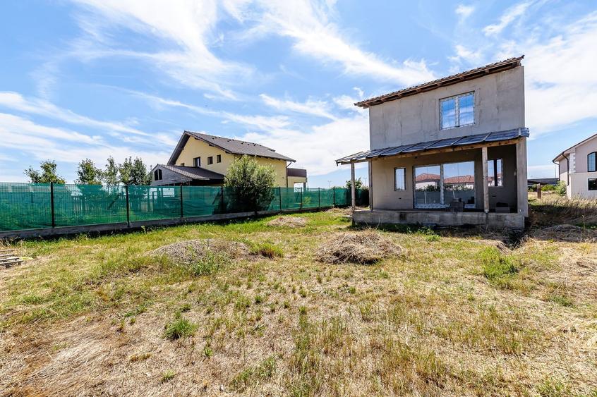 Casă individuală cu 4 camere cu Canalizare în Aradul Nou