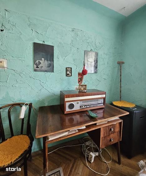 Apartament cu 4 camere semidecomandat în Central