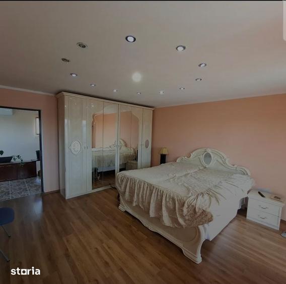 Casă cu 7 camere cu Teren 960 Mp în Câmpineanca