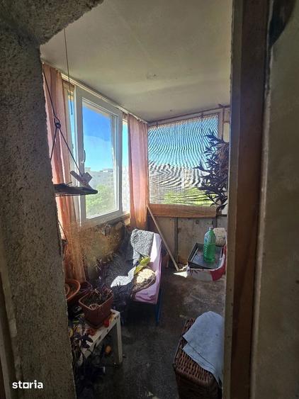 Apartament cu 3 camere decomandat în Tei
