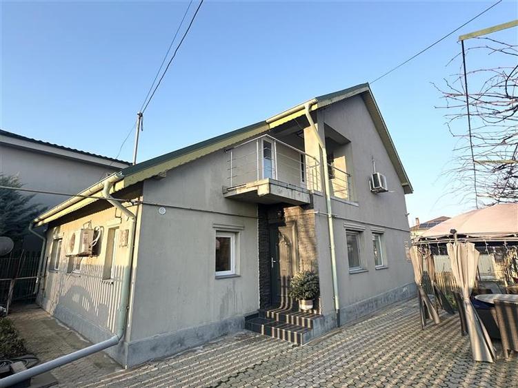 Casă individuală cu 4 camere cu Canalizare în Sud