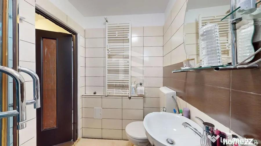 Apartament cu 3 camere semidecomandat în Colentina