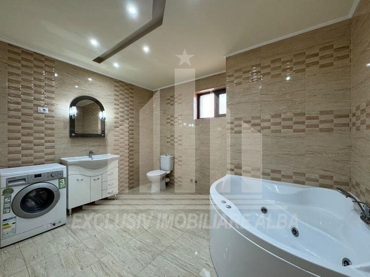 Casă individuală cu 6 camere cu Canalizare în Cetate