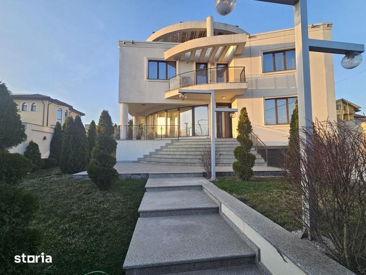 Casă cu 8 camere cu Teren 800 Mp în Plaiul Vulcanești