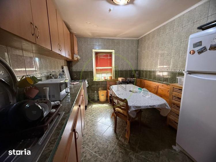 Apartament cu 4 camere decomandat, mobilat în Rovine