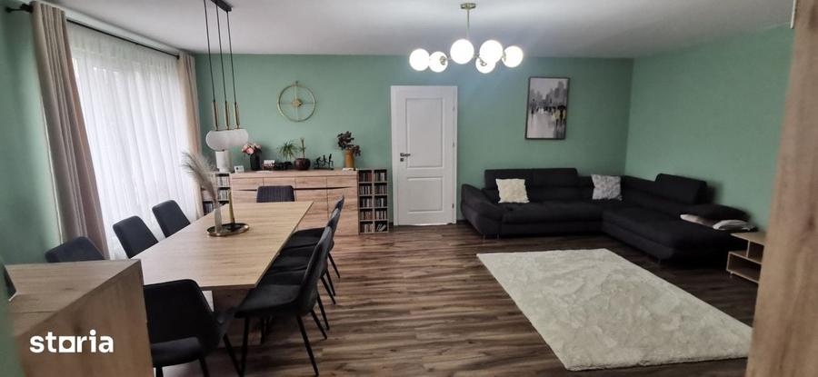 Casă cu 8 camere cu Teren 380 Mp în Central