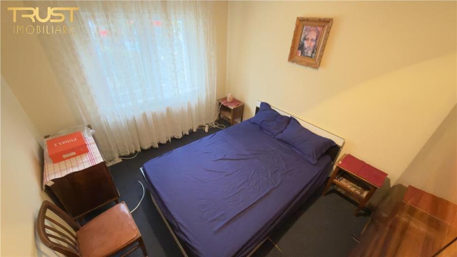 Apartament cu 3 camere decomandat în Plopilor