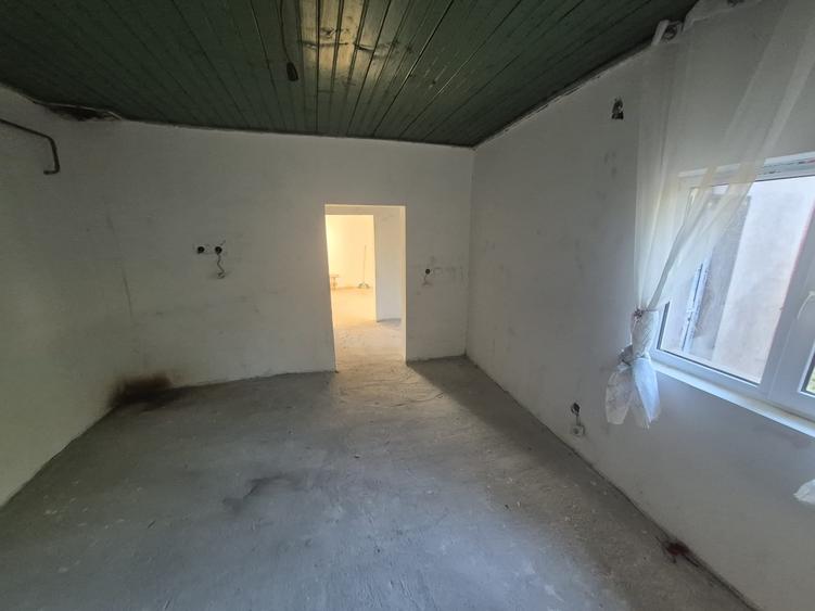 Casă individuală cu 4 camere cu Teren 3500 Mp în Amaru