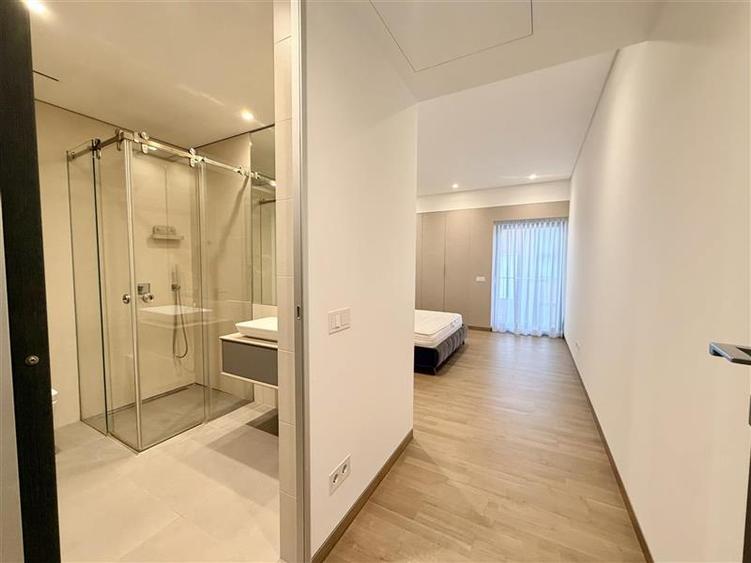 Apartament cu 5 camere decomandat, mobilat în Primăverii