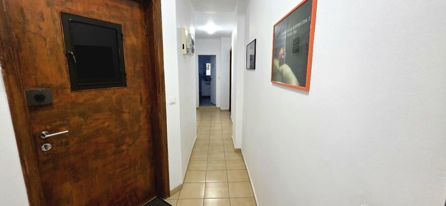Apartament cu 4 camere decomandat, mobilat în Dacia