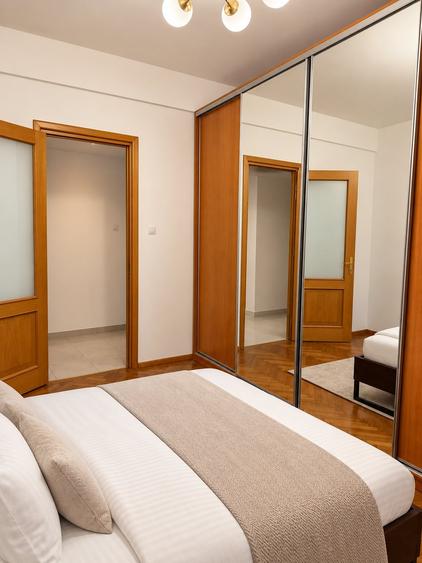 Apartament cu 3 camere, mobilat în Calea Victoriei