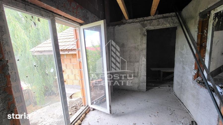 Casă cu 7 camere cu Teren 550 Mp în Dudeștii Noi