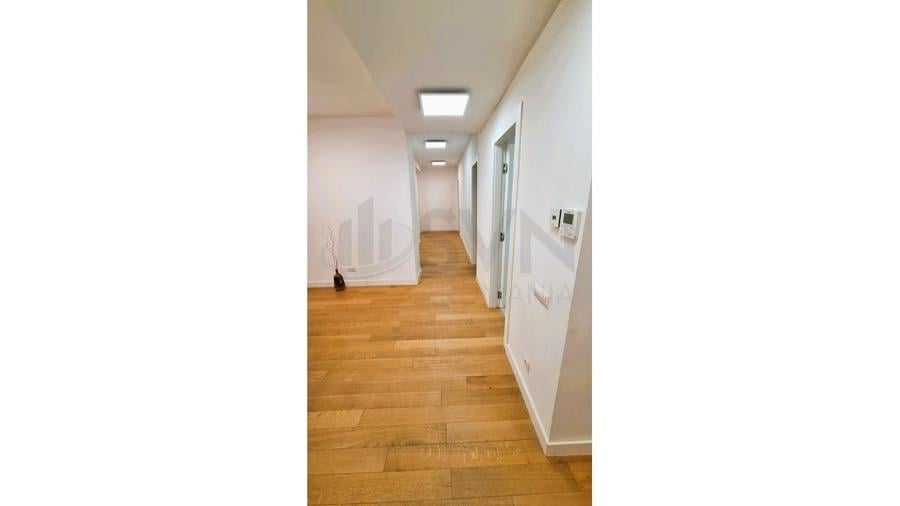 Apartament cu 4 camere decomandat în Centrul Civic