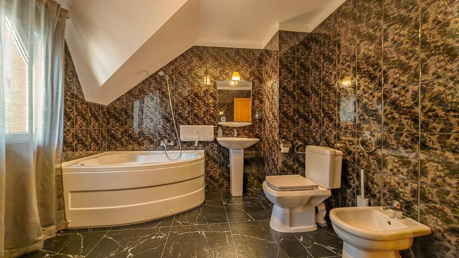Duplex cu 6 camere cu Canalizare în Odăi