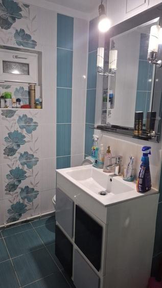 Apartament cu 2 camere semidecomandat în Craiovița Nouă