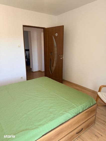 Apartament cu 4 camere decomandat în Pandurilor