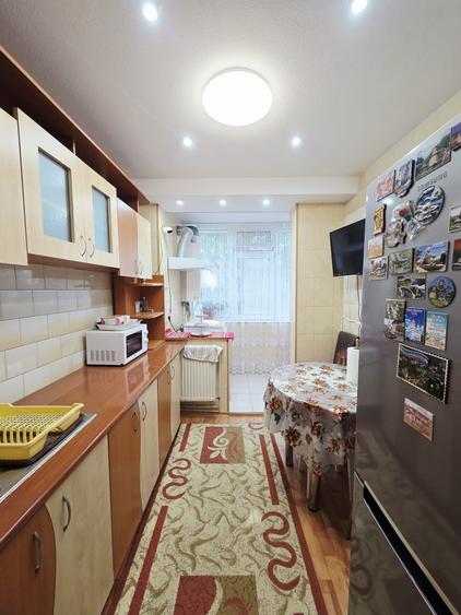 Apartament cu 3 camere semidecomandat în Țiglina 3