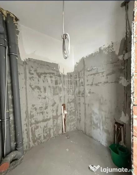 Apartament cu 3 camere decomandat în Aviației