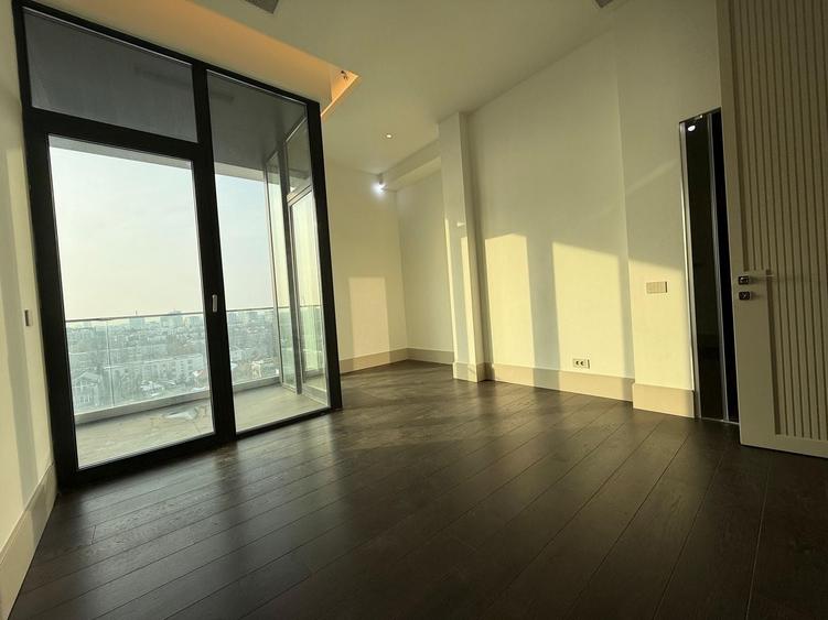 Apartament cu 5 camere decomandat în Barbu Văcărescu
