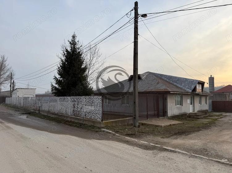 Casă cu 6 camere cu Canalizare în Ultracentral