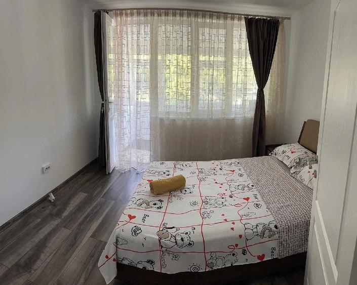 Apartament cu 4 camere semidecomandat în Central