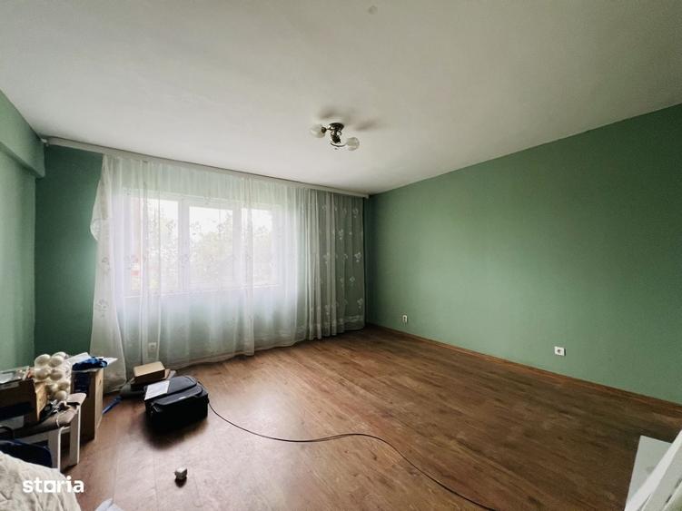 Apartament cu 3 camere decomandat în Giarmata