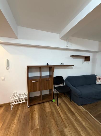 Apartament cu 3 camere semidecomandat în Zorilor