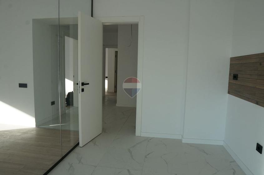 Apartament cu 3 camere decomandat în Theodor Pallady