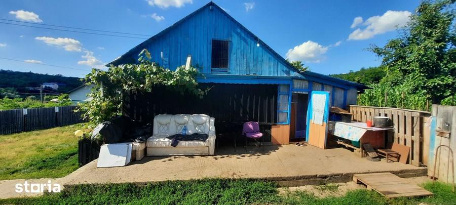 Casă cu 2 camere cu Teren 3000 Mp în Erbiceni