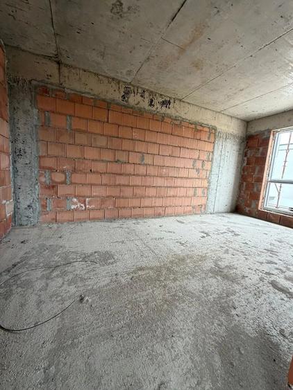Apartament cu 2 camere decomandat în 1 Decembrie