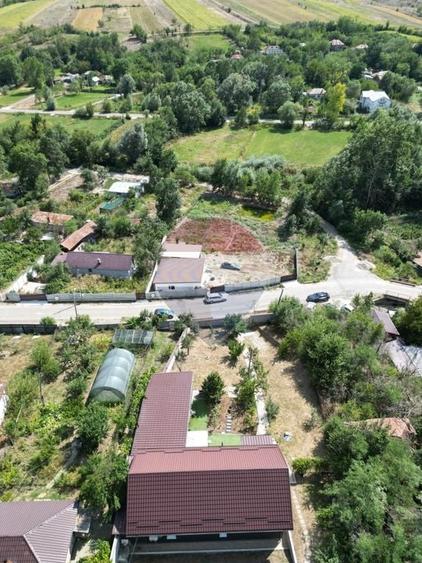 Casă individuală cu 5 camere cu Teren 5300 Mp în Găvănești