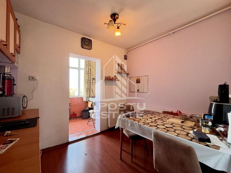 Apartament cu 3 camere decomandat, mobilat în Girocului