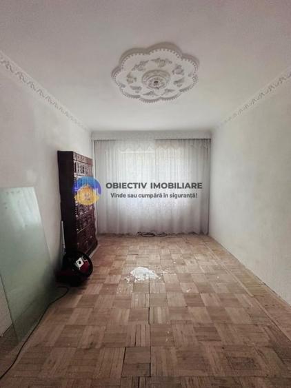 Apartament cu 4 camere decomandat în Durău