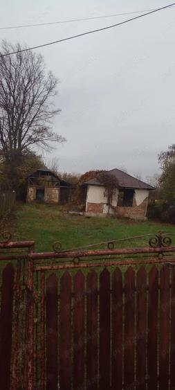 Teren de 2700 mp, în Dumbrăvești