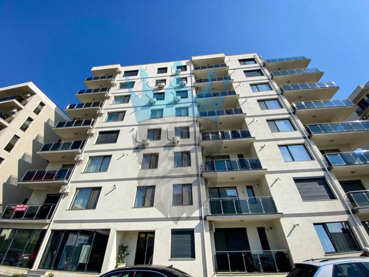 Apartament cu 3 camere semidecomandat în Nord