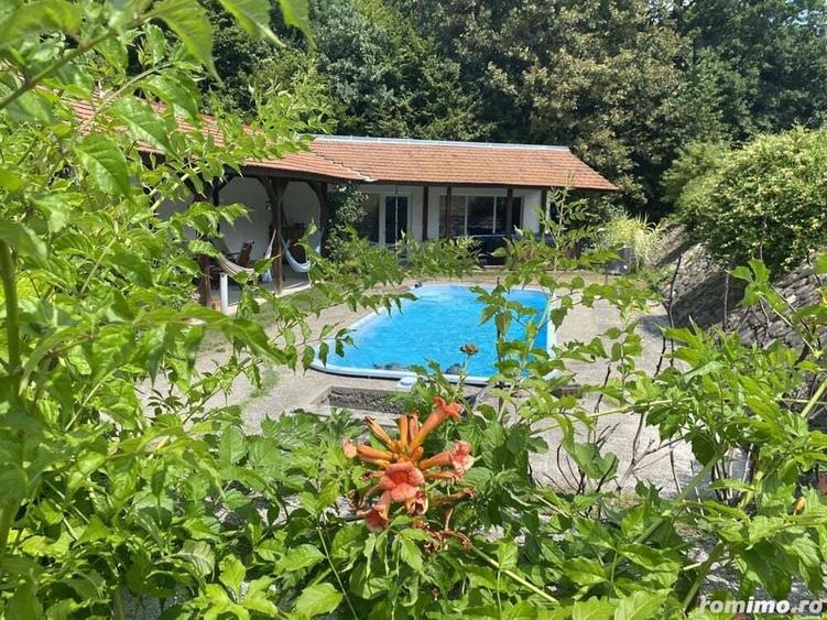Casă cu 5 camere cu Teren 60875 Mp în Beiuș